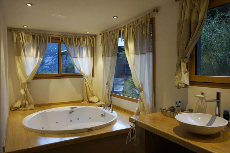 Luxury bathtube inside lodge